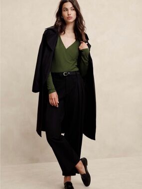 Banana Republic Cozy Ribbed Vee-Neck Top- Bright Moss